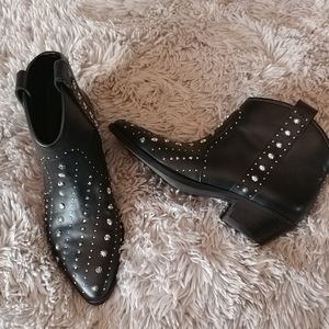 Very cool Sam Edelman boot